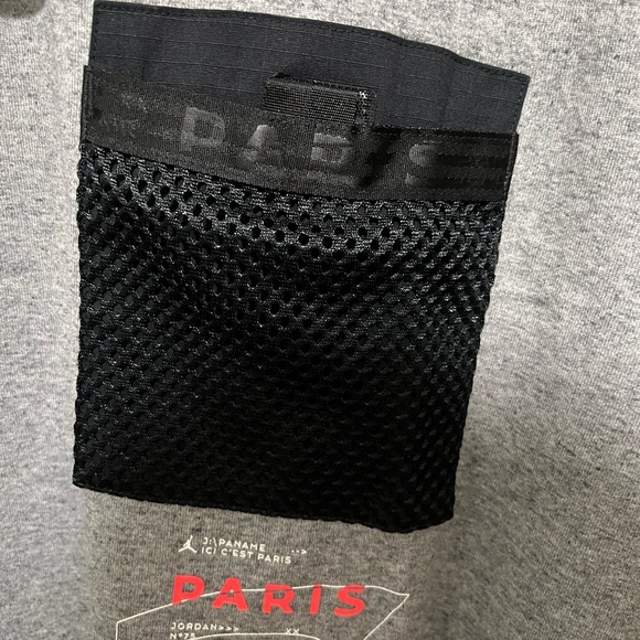 Jordan collaboration with Paris saint Germain, Gray pocket Shirt new size XXL - Picture 3 of 6